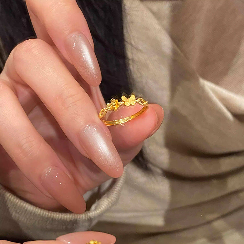 Classic Gold Ring with Timeless Appeal