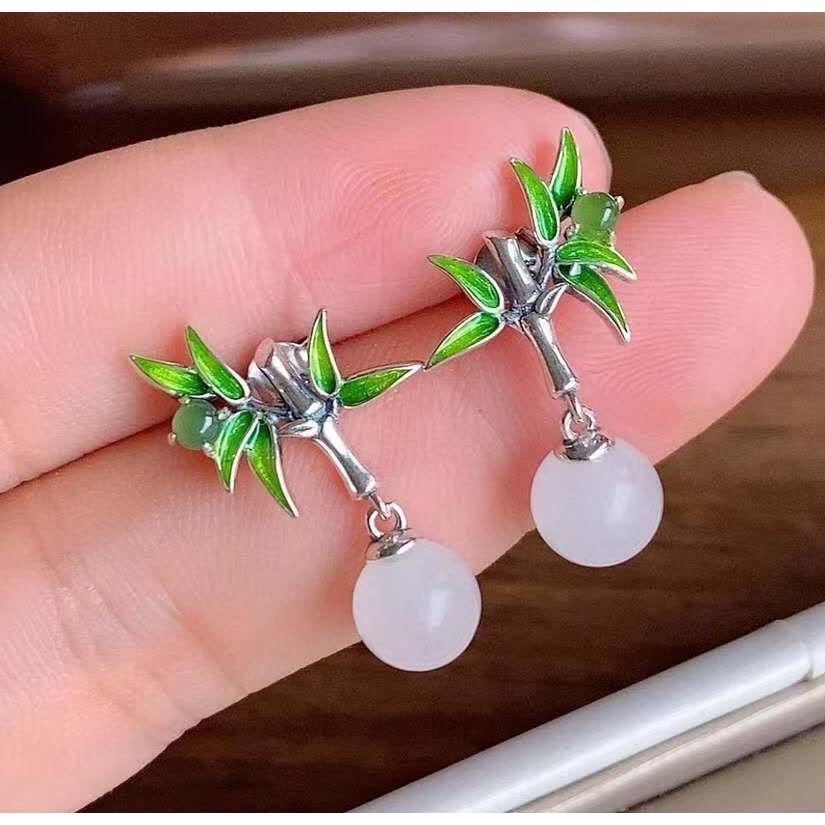 Romantic Silver Earring for Special Moments