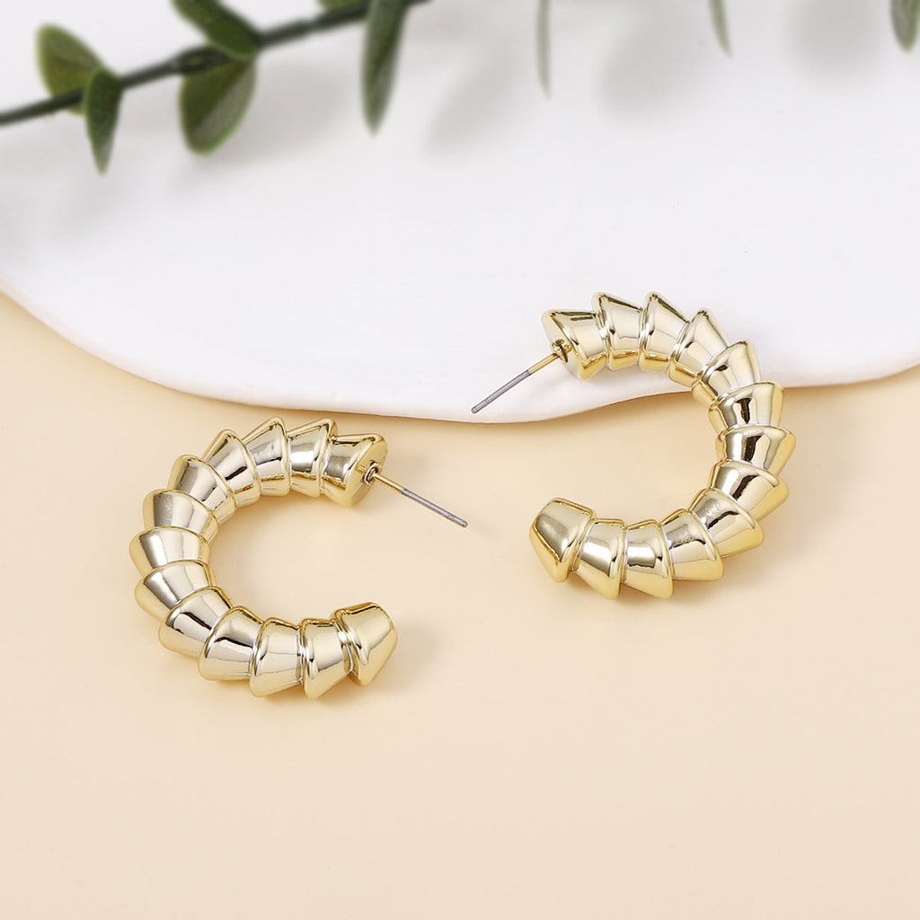 Beautiful Gold Earring with Unique Style