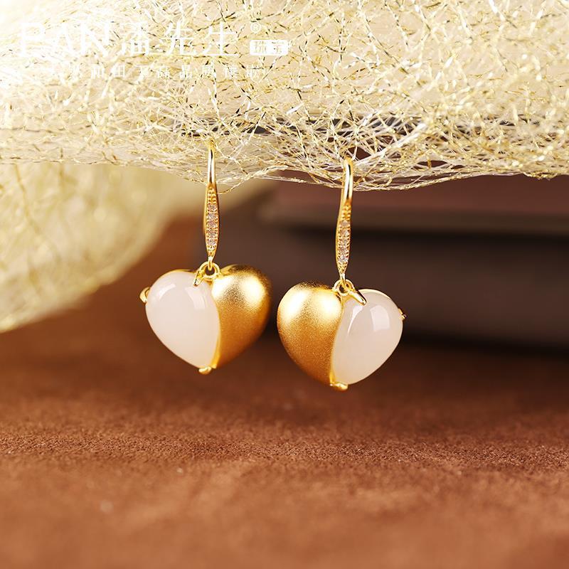 Classic Gold Earring with Timeless Appeal