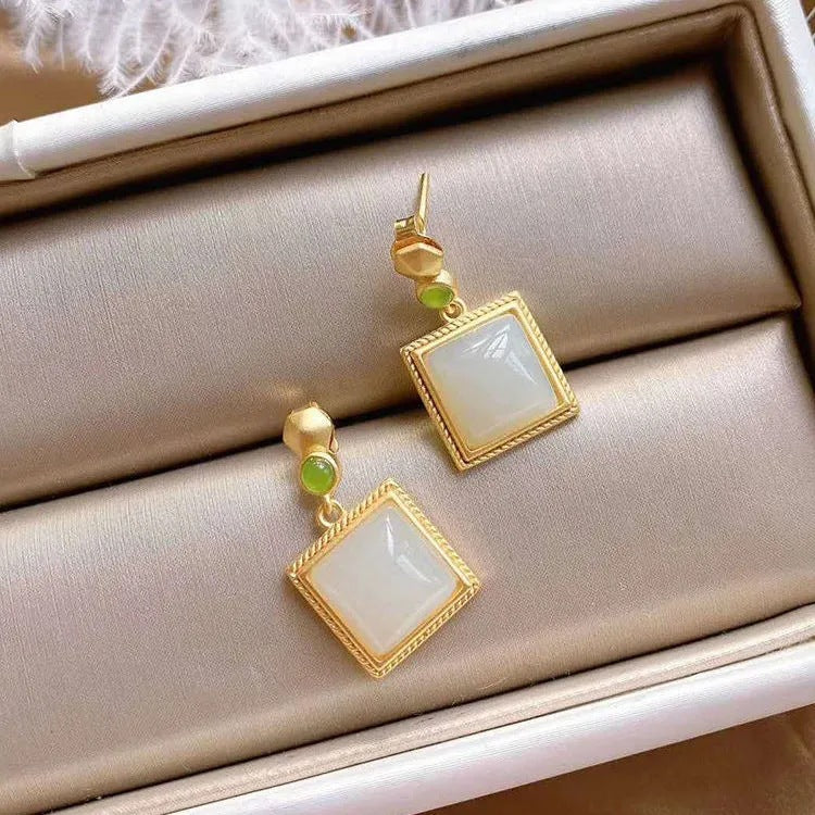 Romantic Gold Earring for Special Moments