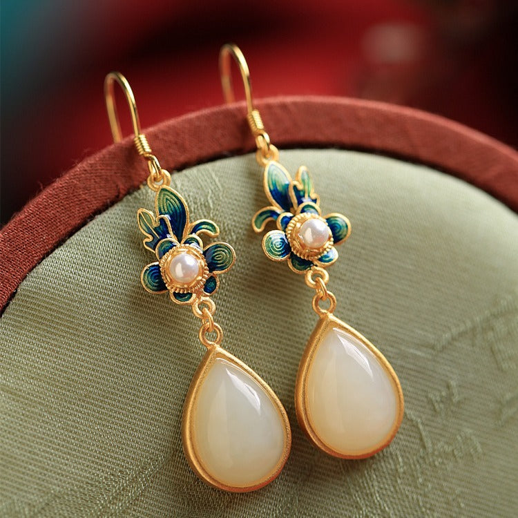 Classic Gold Set with Timeless Appeal