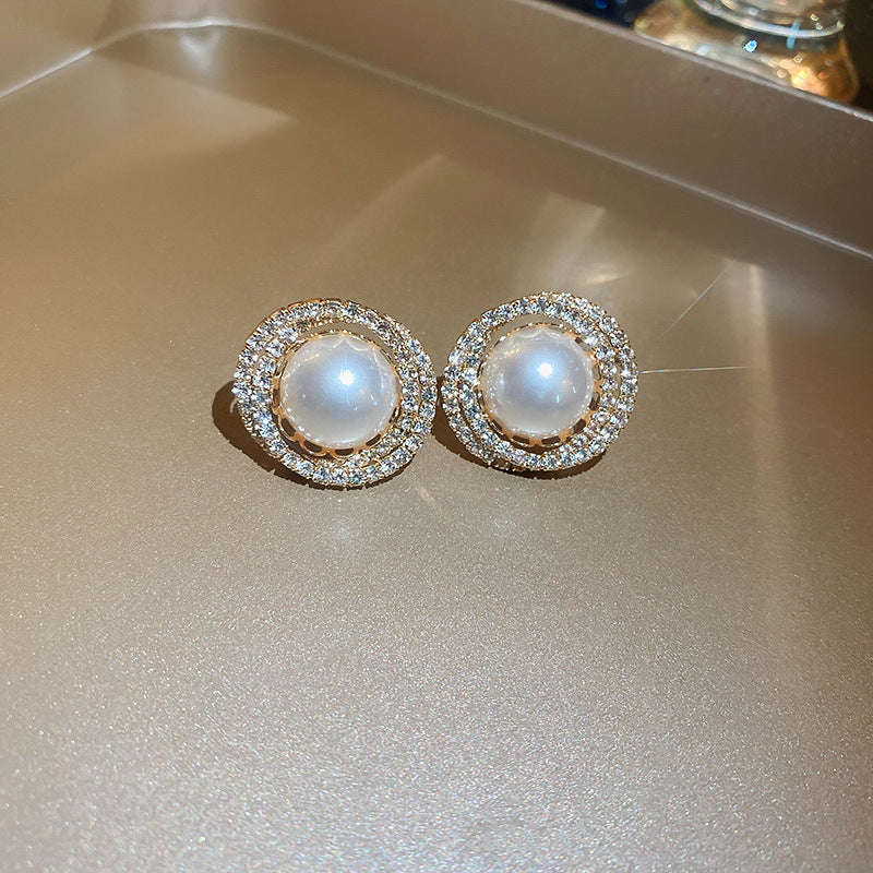 Romantic Pearl Earring for Special Moments