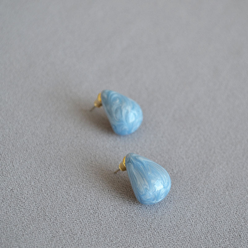 Classic Gold Earring with Timeless Appeal