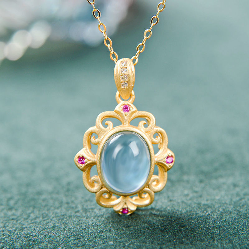 Classic Silver Necklace with Timeless Appeal