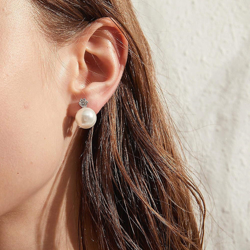 Classic Pearl Earring with Timeless Appeal