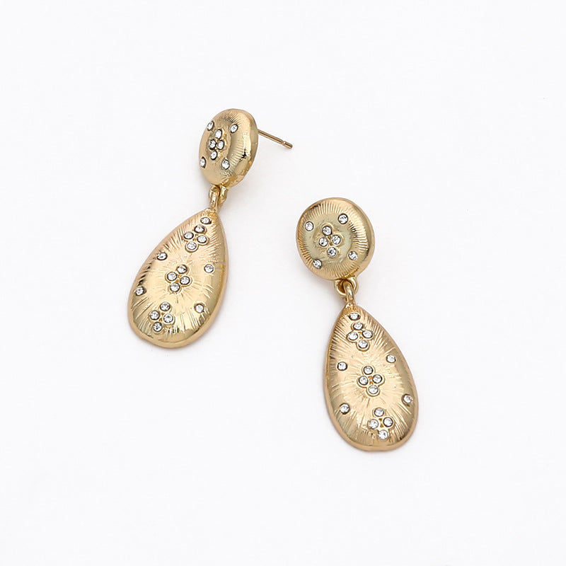 Elegant Gold Earring for Every Occasion