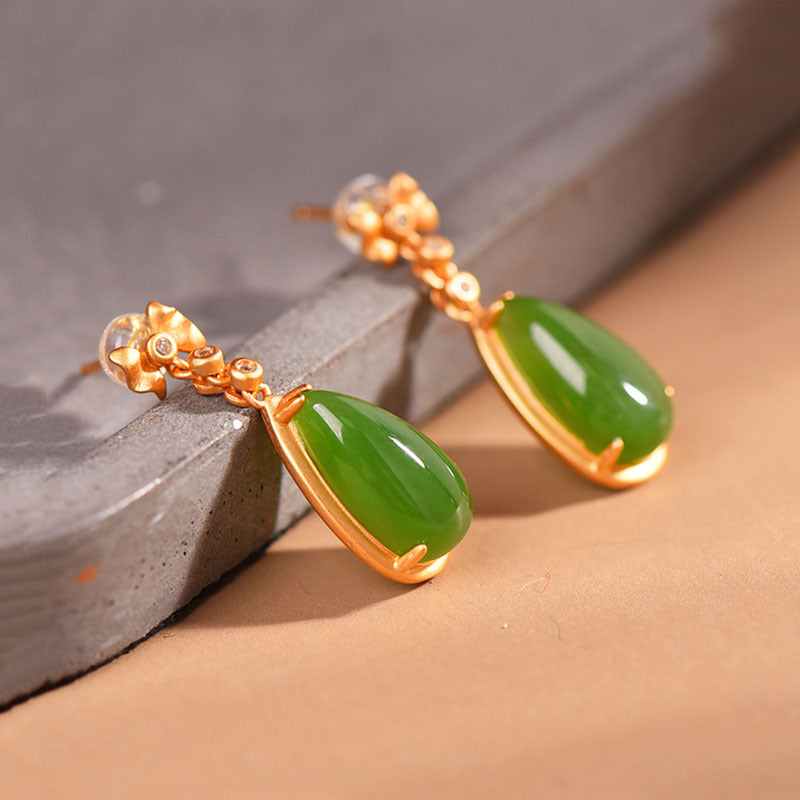 Classic Gold Earring with Timeless Appeal