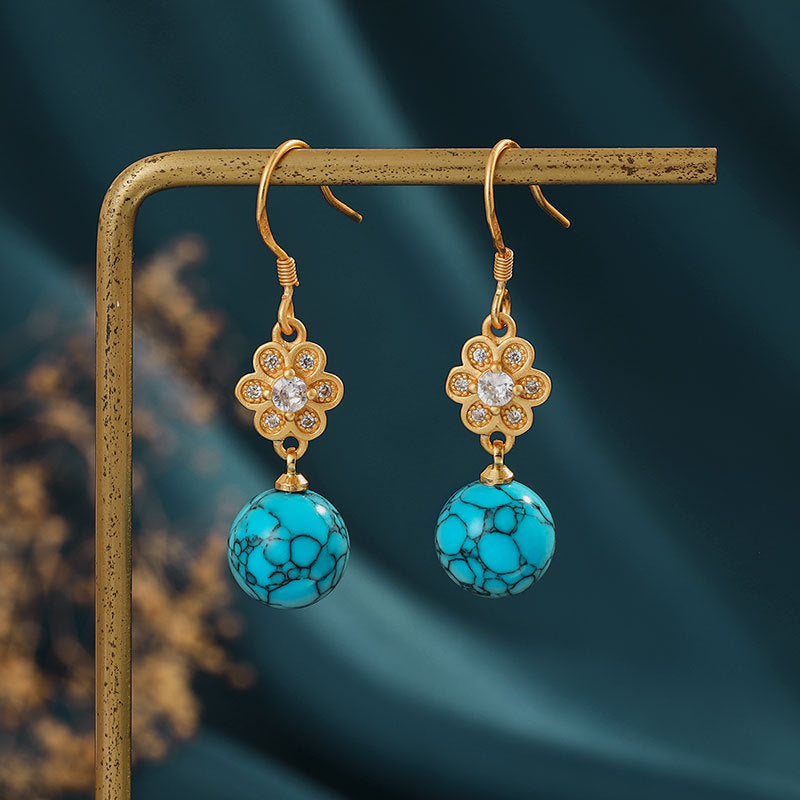 Classic Gold Earring with Timeless Appeal
