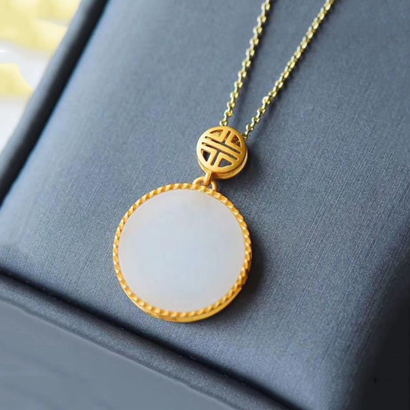 Charming Silver Necklace for Any Occasion