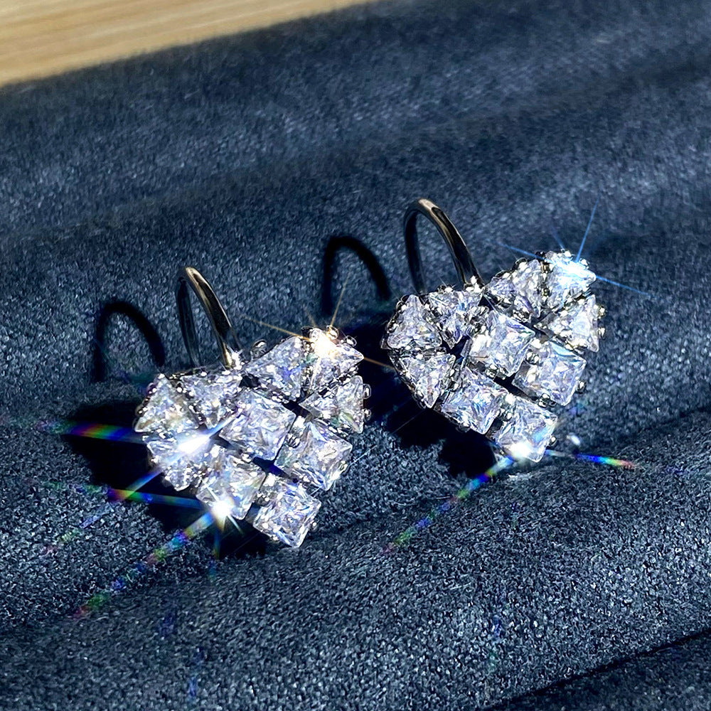 Charming Earring for Any Occasion
