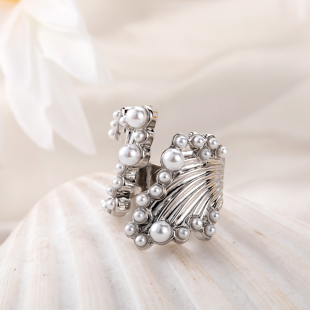 Classic Pearl Ring with Timeless Appeal