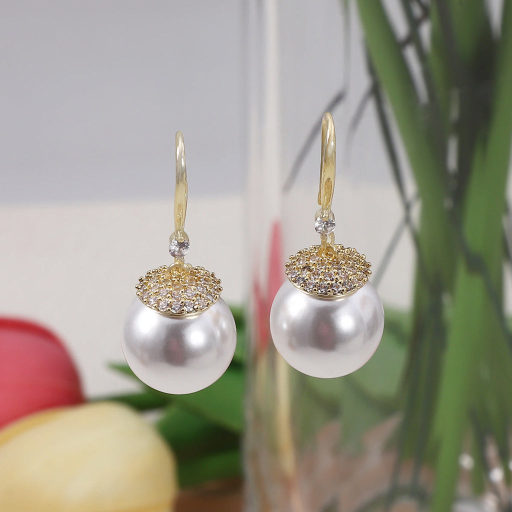Classic Pearl Piece with Timeless Appeal