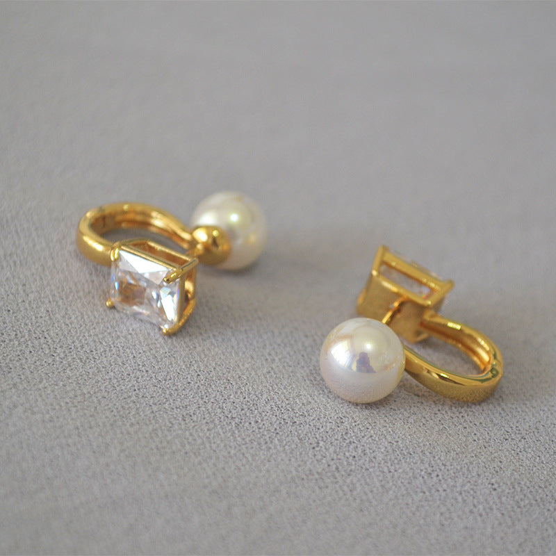 Charming Gold Earring for Any Occasion