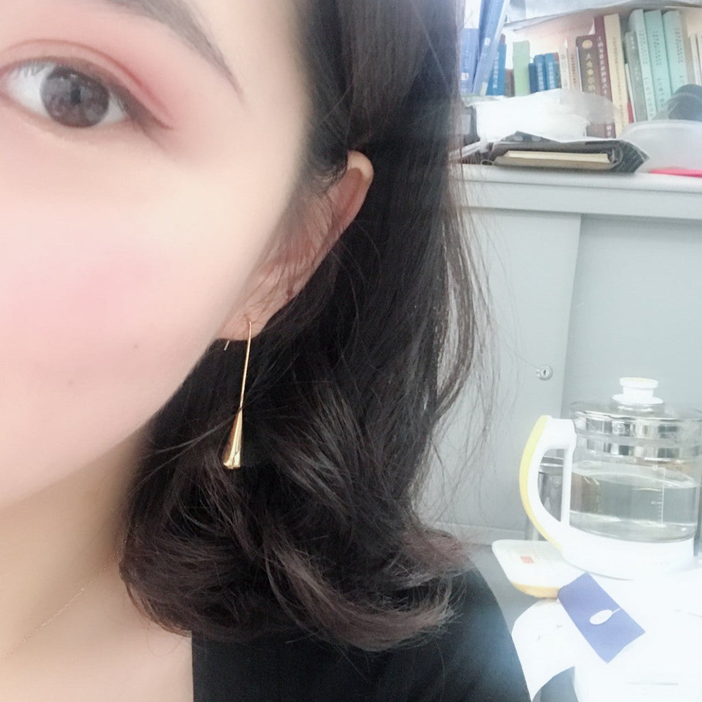 Classic Gold Earring with Timeless Appeal