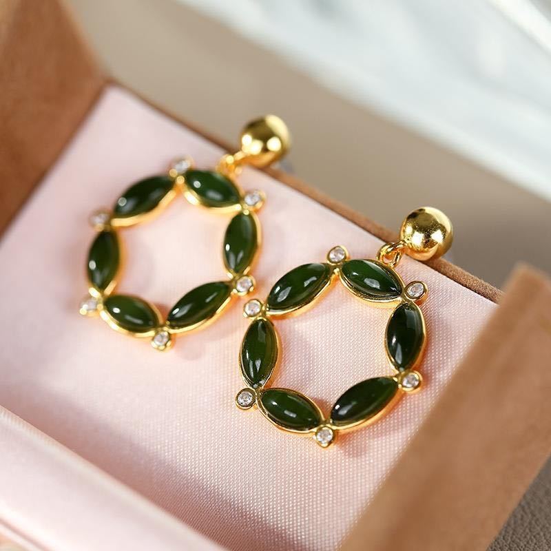 Romantic Gold Earring for Special Moments