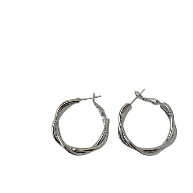 Charming Silver Earring for Any Occasion