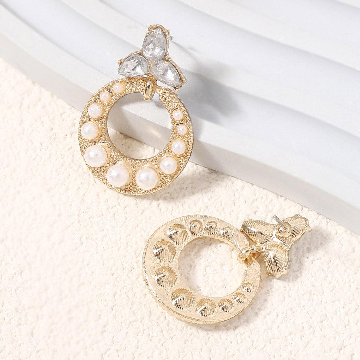 Classic Gold Earring with Timeless Appeal