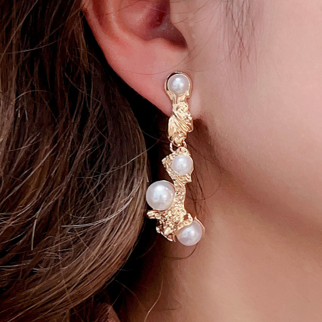 Classic Pearl Earring with Timeless Appeal