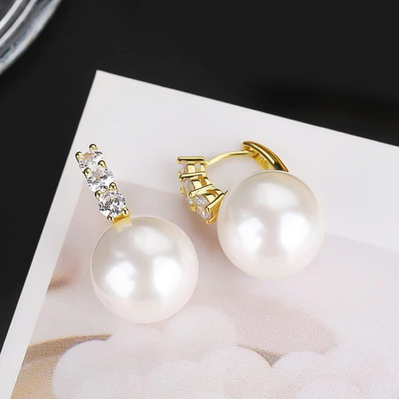 Romantic Pearl Earring for Special Moments
