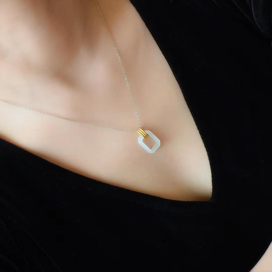 Charming Gold Pendant for Any Occasion
