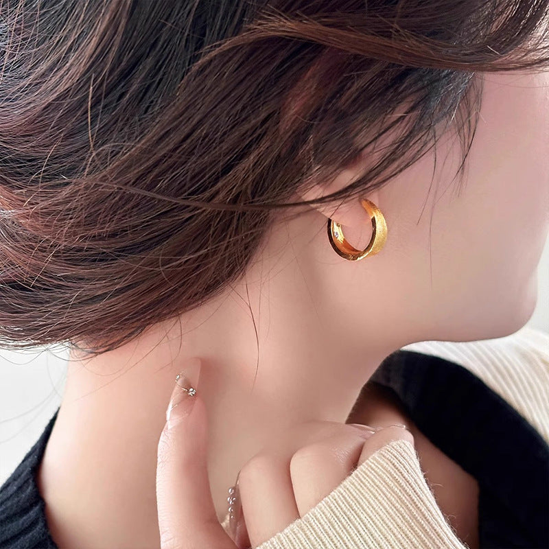Classic Gold Earring with Timeless Appeal