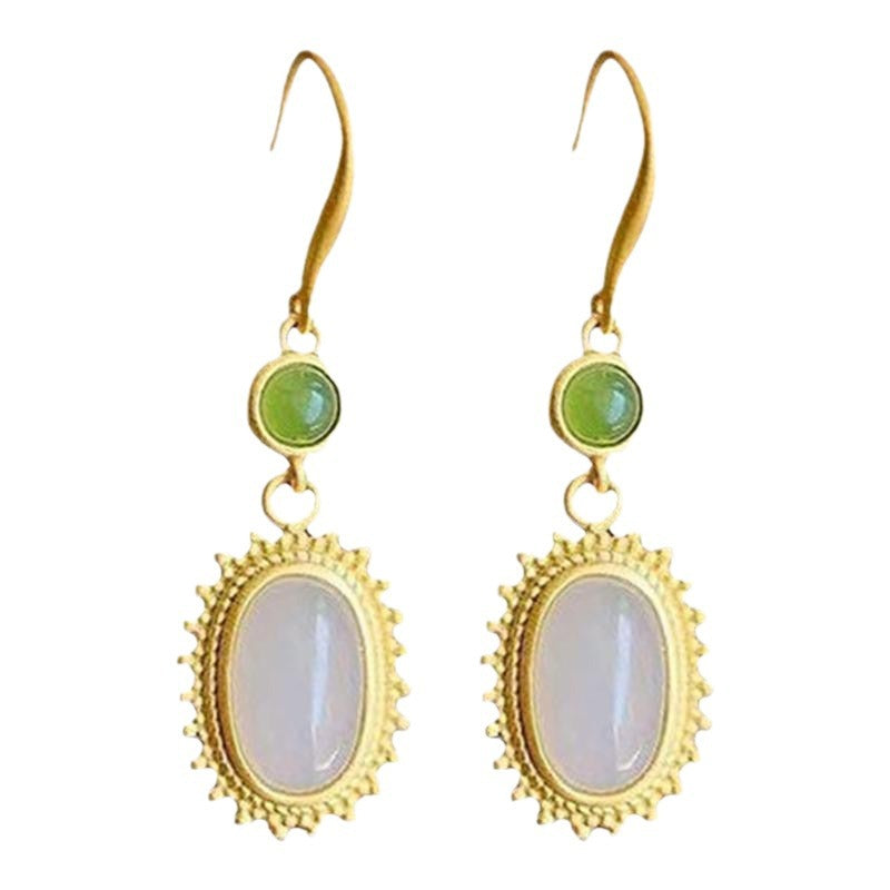 Classic Gold Earring with Timeless Appeal