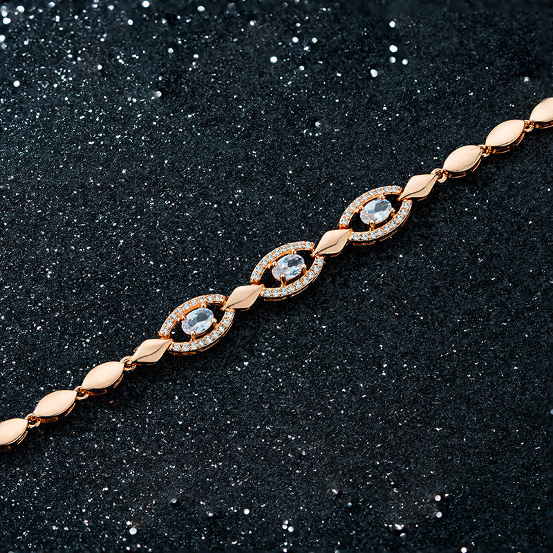 Romantic Gold Bracelet for Special Moments