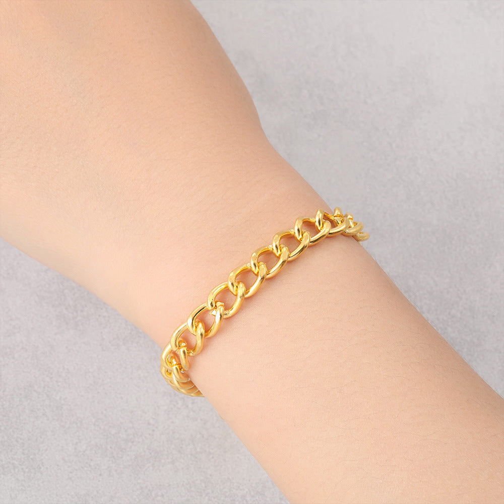 Romantic Gold Bracelet for Special Moments