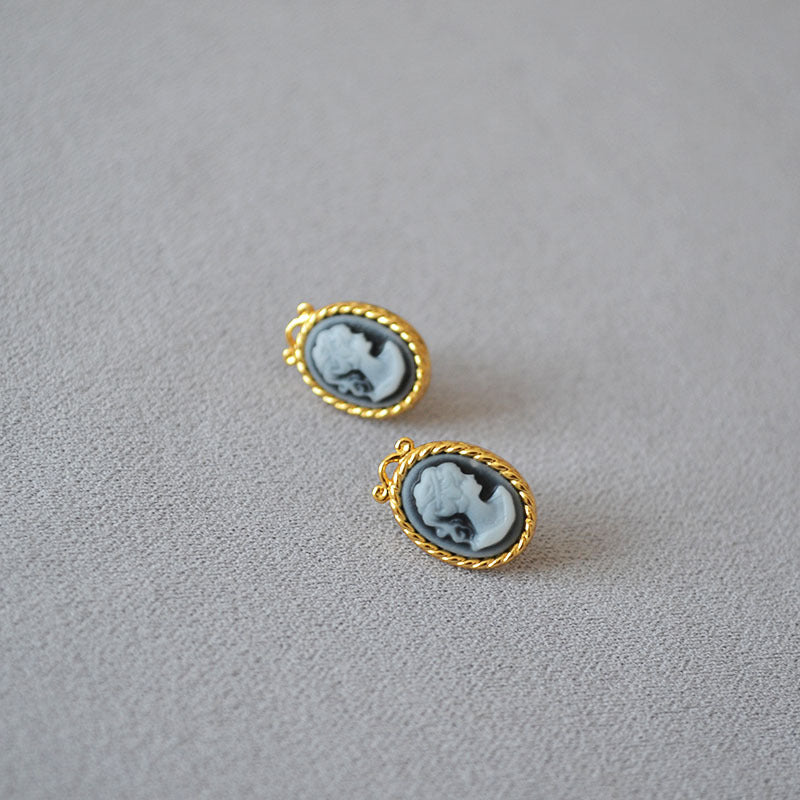 Elegant Gold Earring for Every Occasion