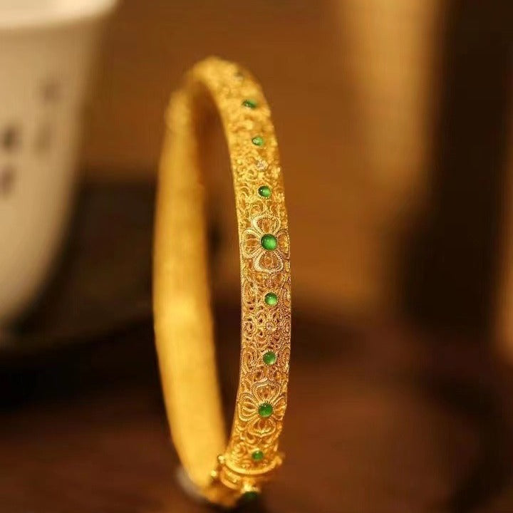Charming Gold Bracelet for Any Occasion