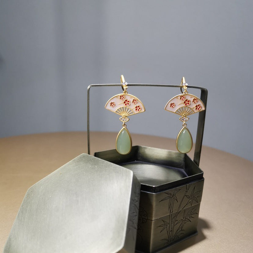 Romantic Gold Earring for Special Moments