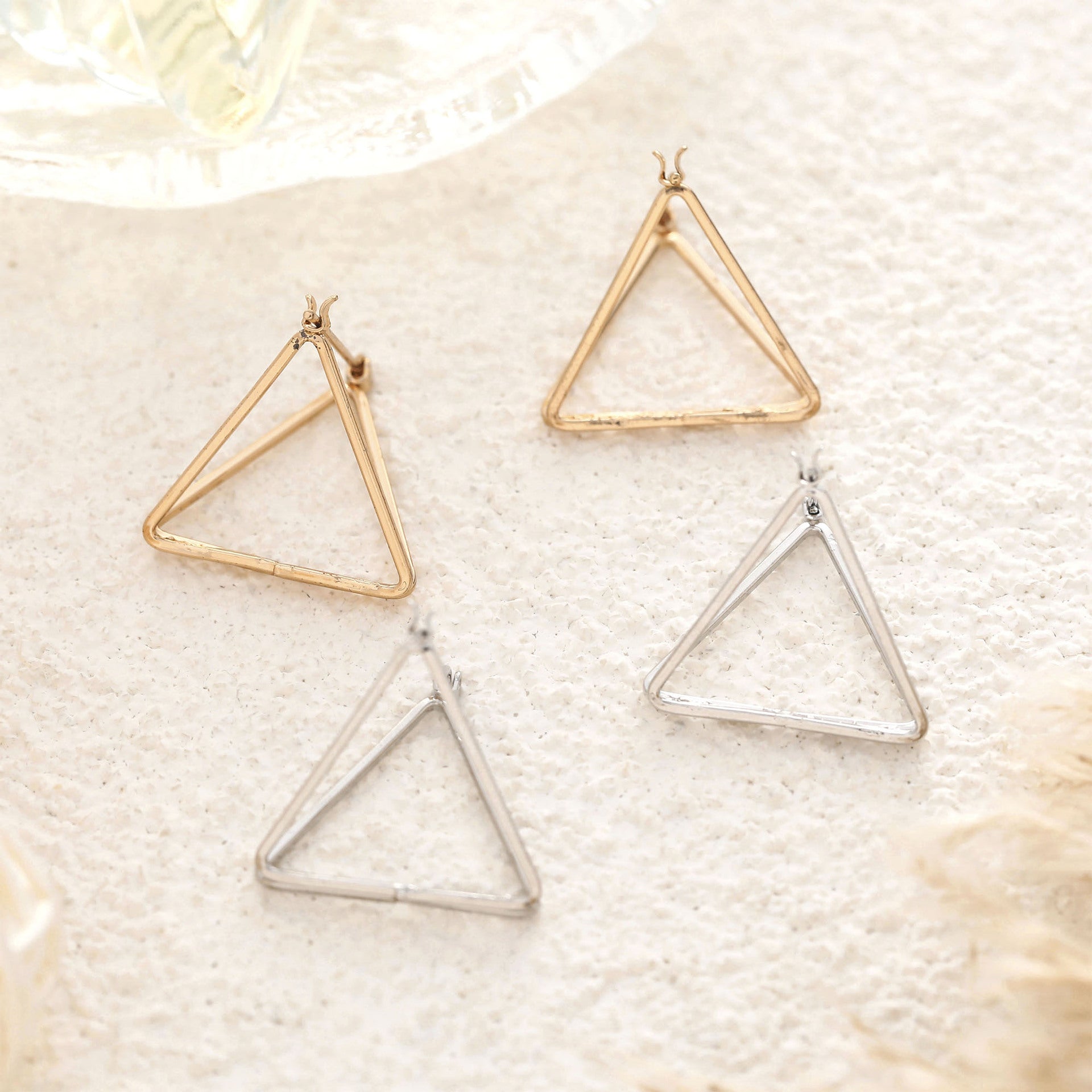 Classic Gold Earring with Timeless Appeal