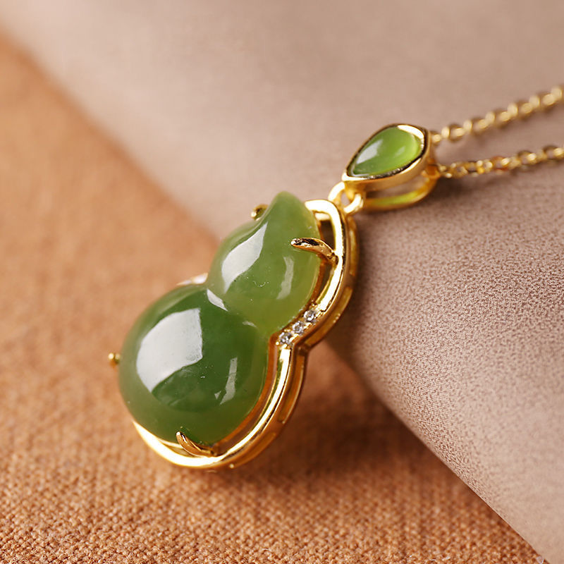 Charming Silver Pendant for Any Occasion