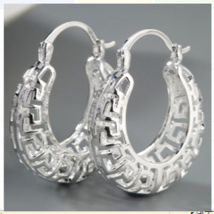 Charming Earring for Any Occasion