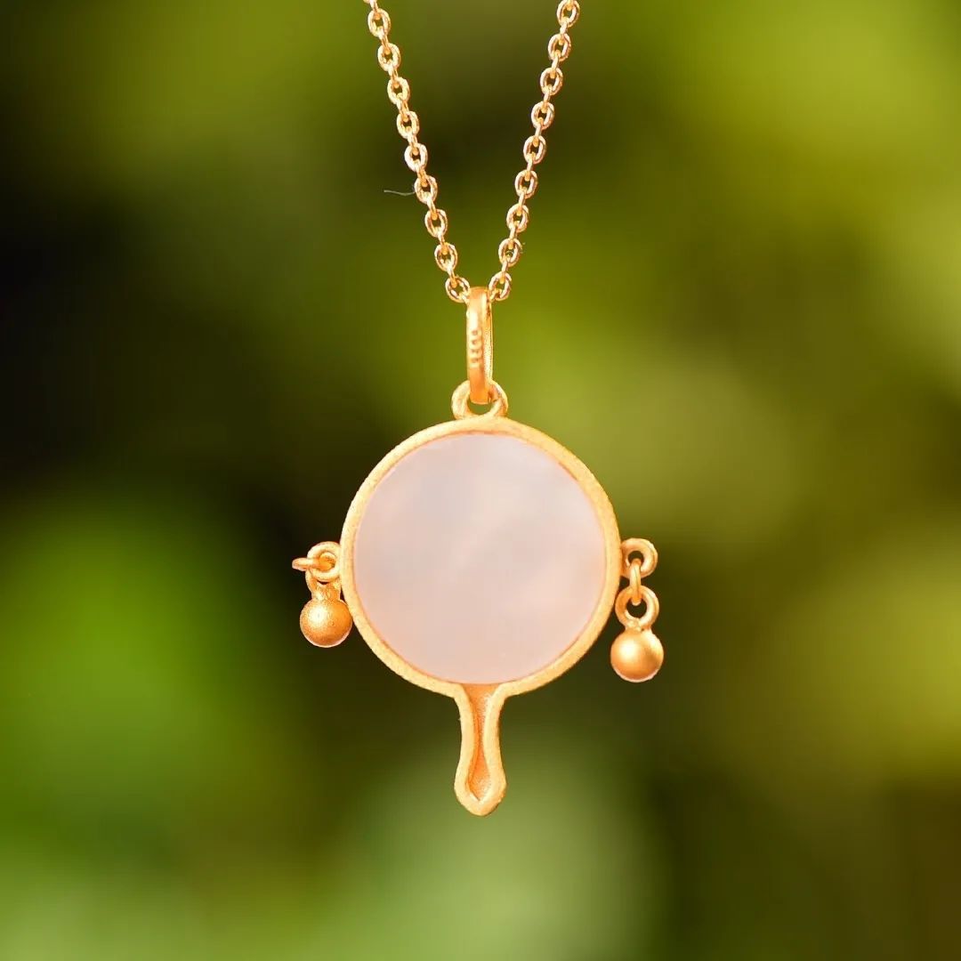 Beautiful Silver Necklace with Unique Style