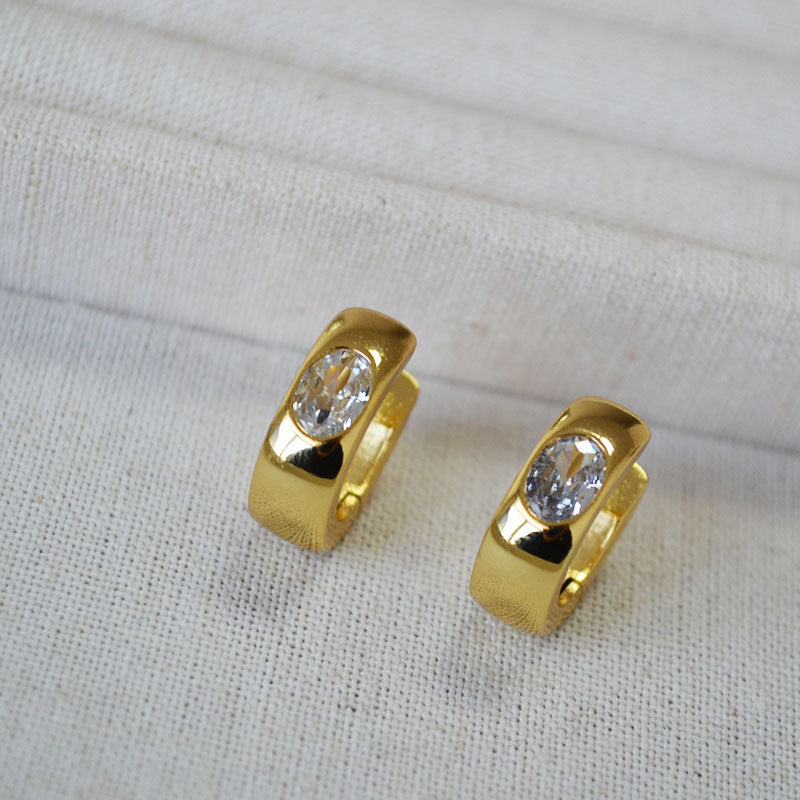Classic Gold Earring with Timeless Appeal