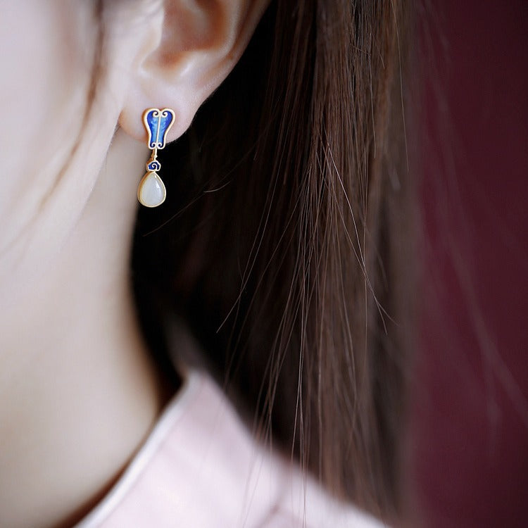 Classic Gold Earring with Timeless Appeal