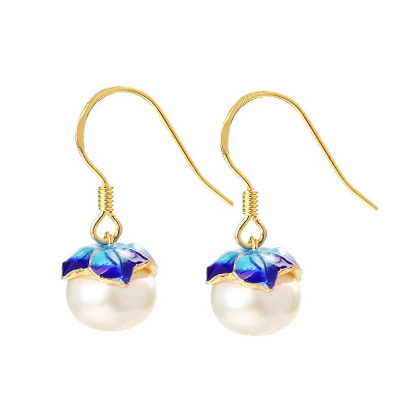 Classic Gold Earring with Timeless Appeal