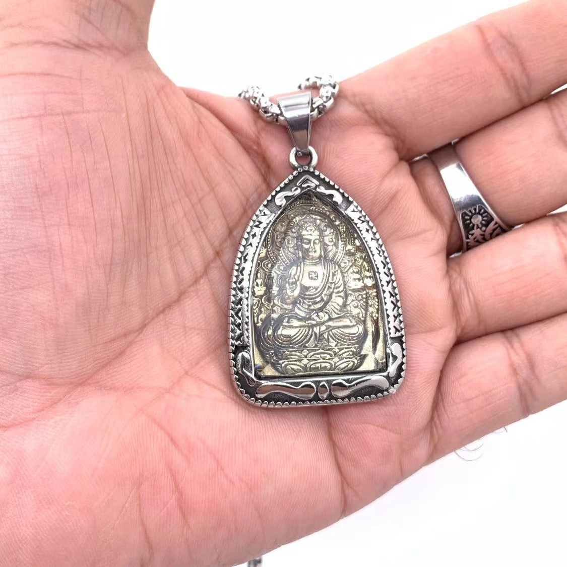 Charming Pendant for Any Occasion
