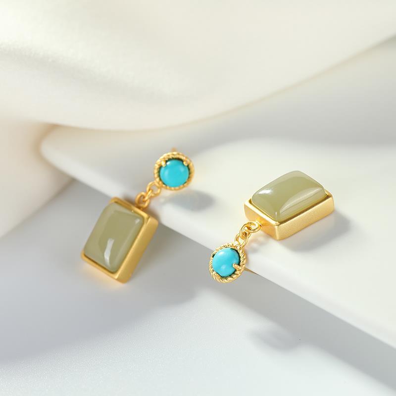 Charming Silver Earring for Any Occasion