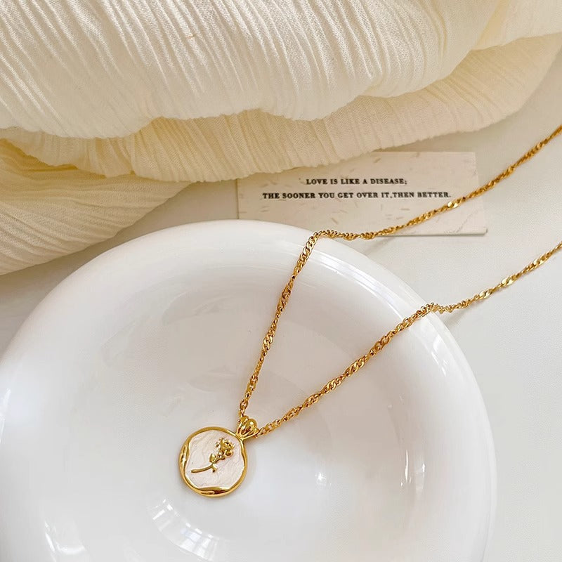 Classic Gold Necklace with Timeless Appeal