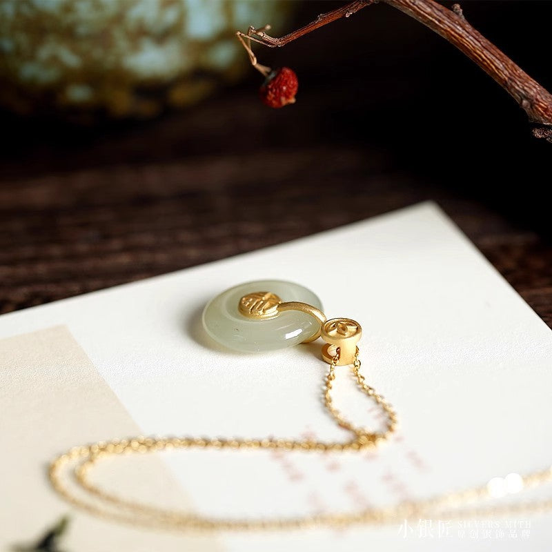 Classic Gold Necklace with Timeless Appeal