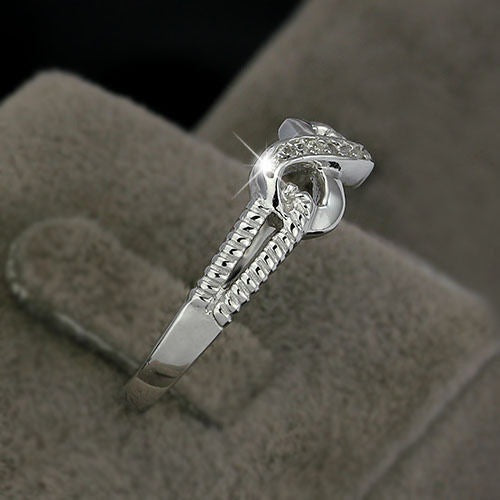 Classic Gold Ring with Timeless Appeal