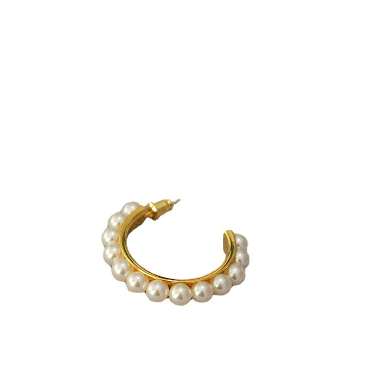 Charming Gold Earring for Any Occasion