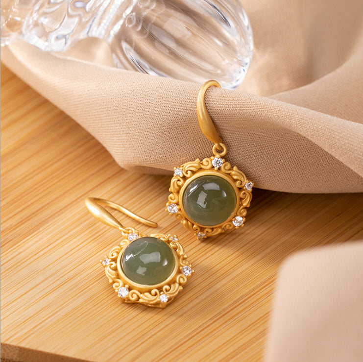 Charming Silver Earring for Any Occasion