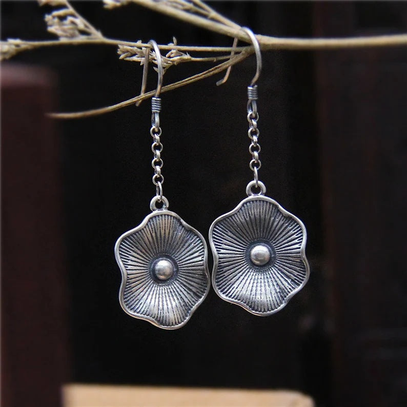 Romantic Silver Earring for Special Moments