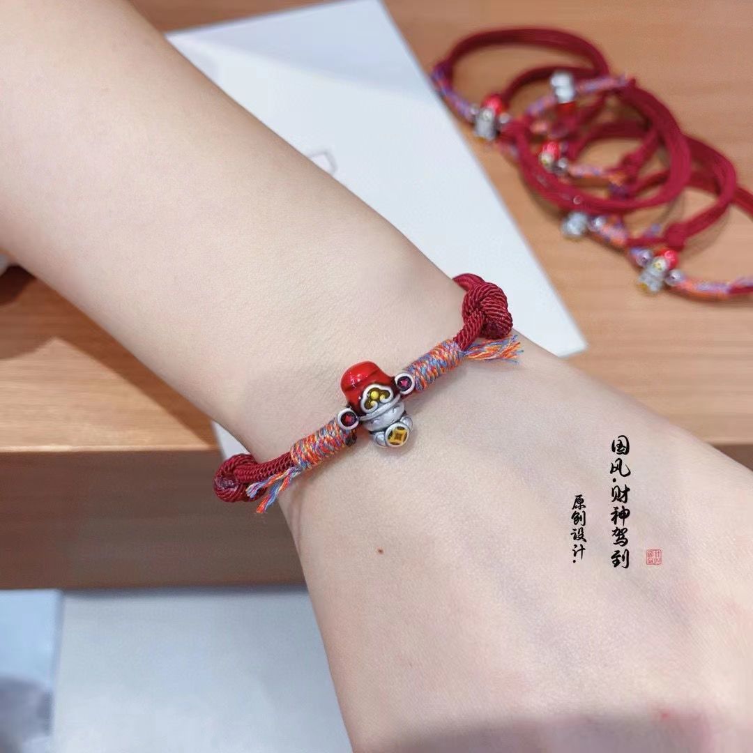 Romantic Silver Bracelet for Special Moments