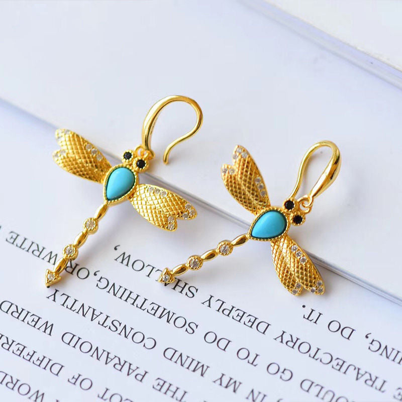 Classic Gold Earring with Timeless Appeal