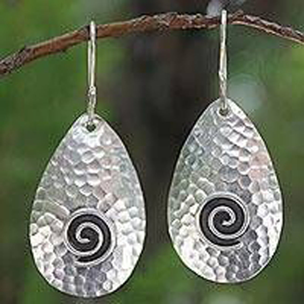 Charming Earring for Any Occasion